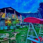 4 Bedroom Luxury Bungalow In Manali With Beautiful Scenic Mountain & Orchard View