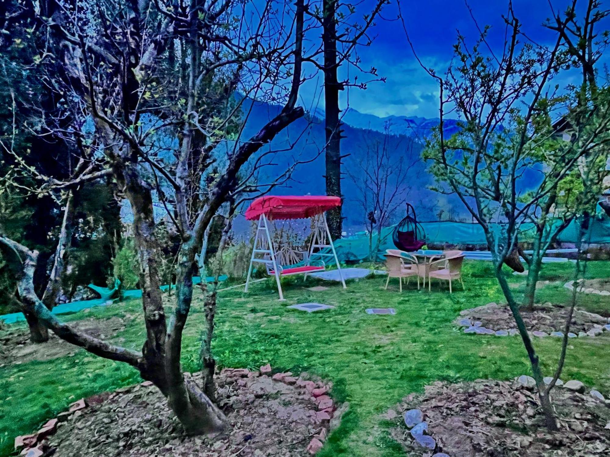 4 Bedroom Luxury In With Beautiful Scenic Mountain & Orchard View