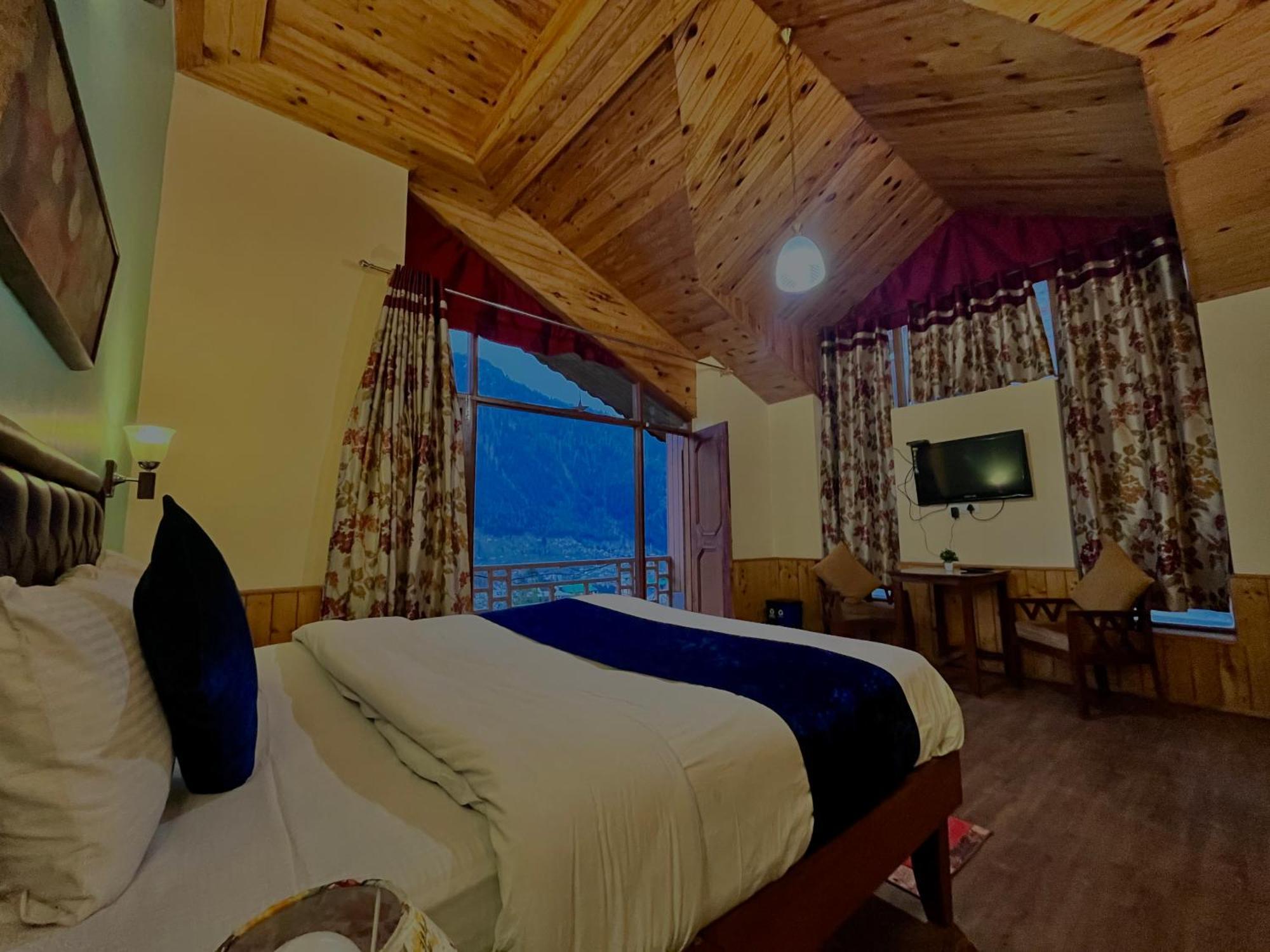 4 Bedroom Luxury In With Beautiful Scenic Mountain & Orchard View Hotel 4*
