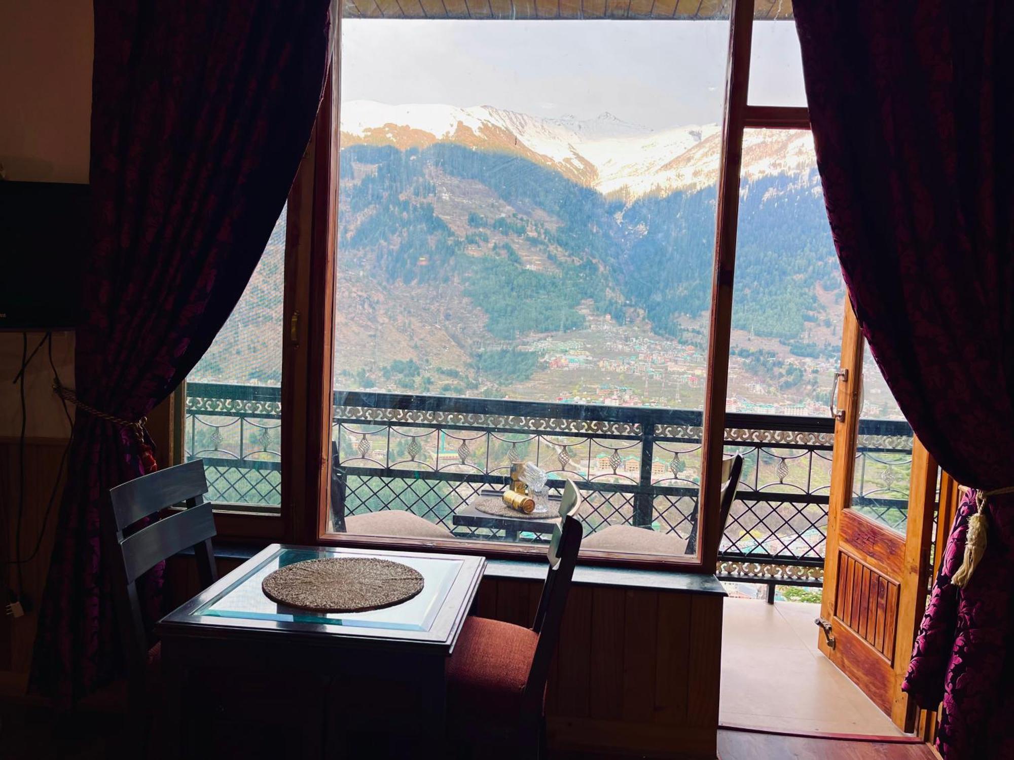 Hotel 4 Bedroom Luxury In With Beautiful Scenic Mountain & Orchard View Manali (Himachal Pradesh)